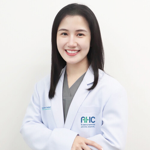 พญ.นันทิชา	โรจนจิรพงศ์